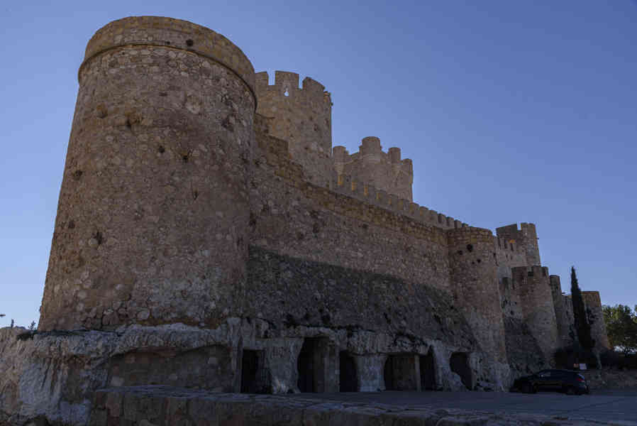 Alicante - Villena 09 - castillo de la Atalaya.jpg